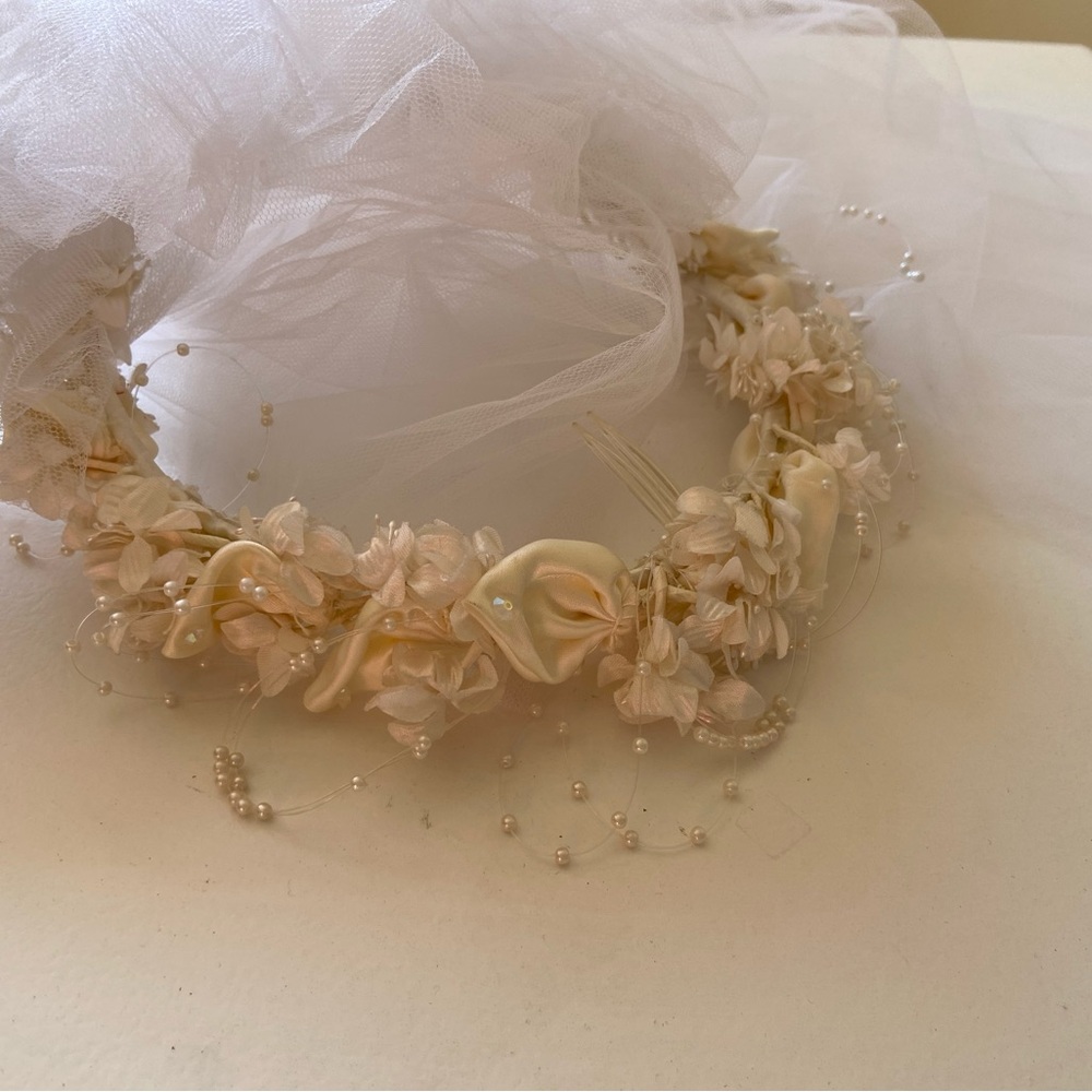 Vintage cream satin floral wedding headband veil - Picture 3 of 7